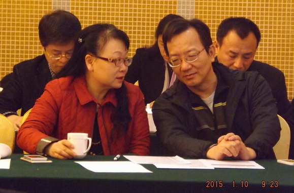 古洁若教授与魏正宗教授交流意见