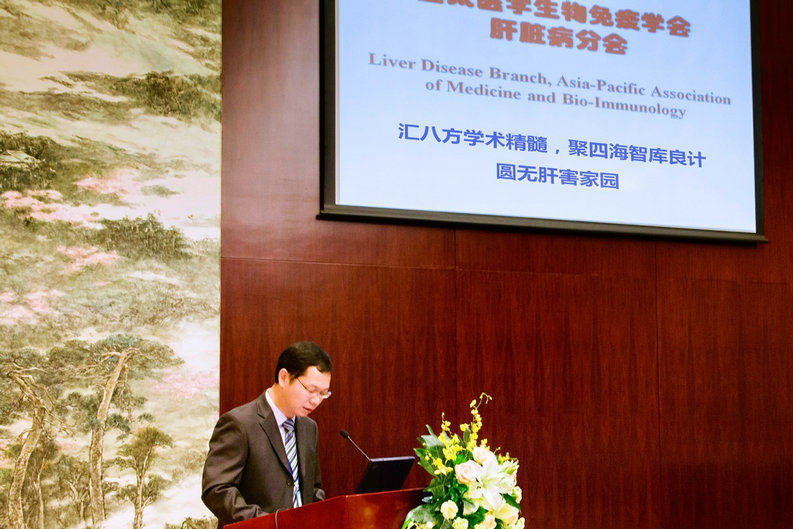 分会秘书长陈禄彪博士（中山大学附属第三医院）主持